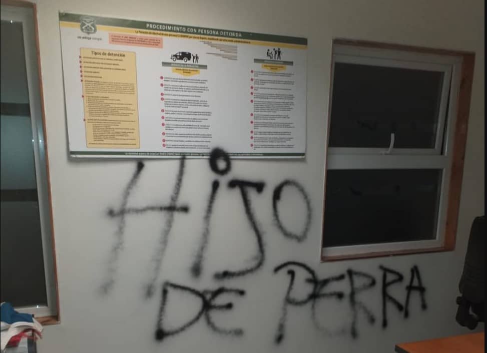 Carabinero fue dado de baja al rayar su propia comisaría en La Ligua
