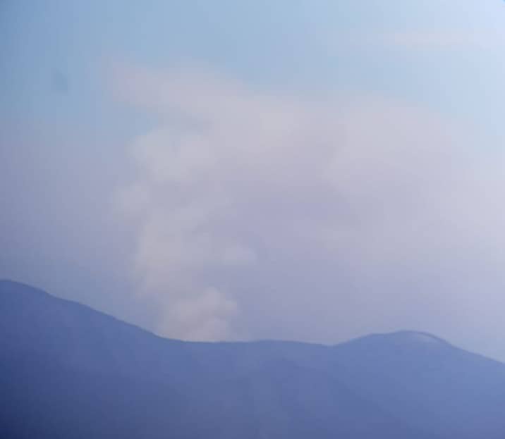 Voluntarios denunciaron que no los dejan subir a combatir incendio forestal en Molina