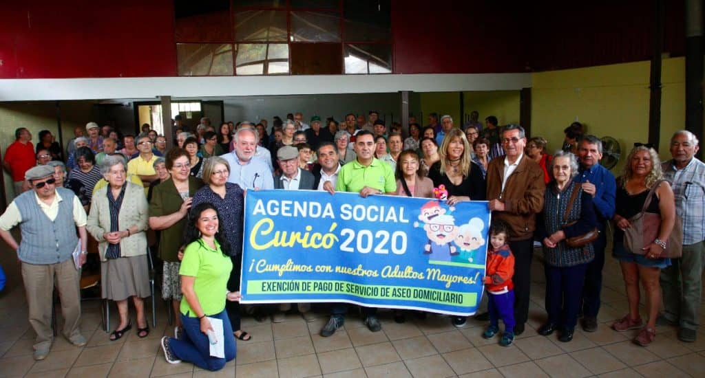 Municipio de Curicó realizó en terreno trámite de exención de cobro de aseo a adultos mayores