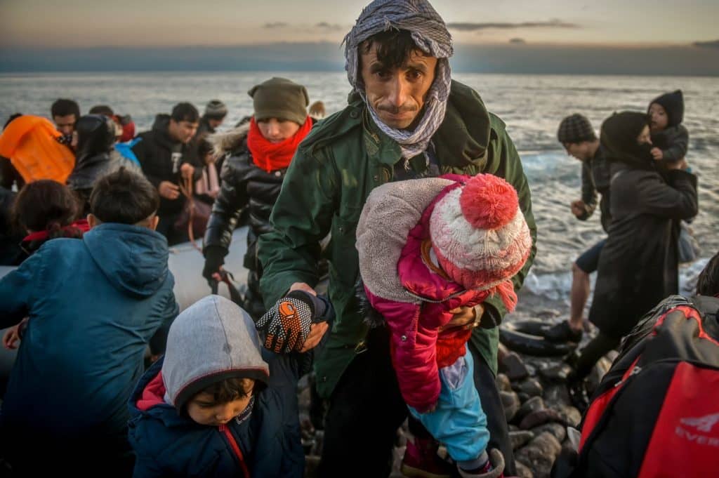 ¿Puede Grecia suspender el derecho a solicitar asilo en su frontera con Turquía?