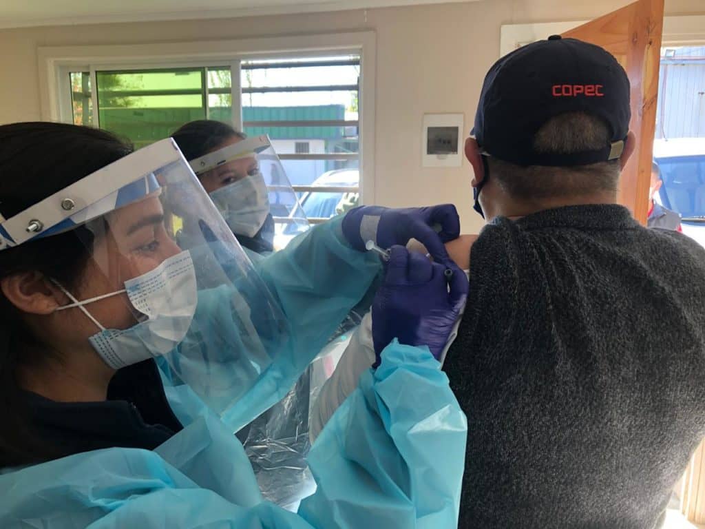 Camioneros comenzaron a ser vacunados contra la influenza en Curicó