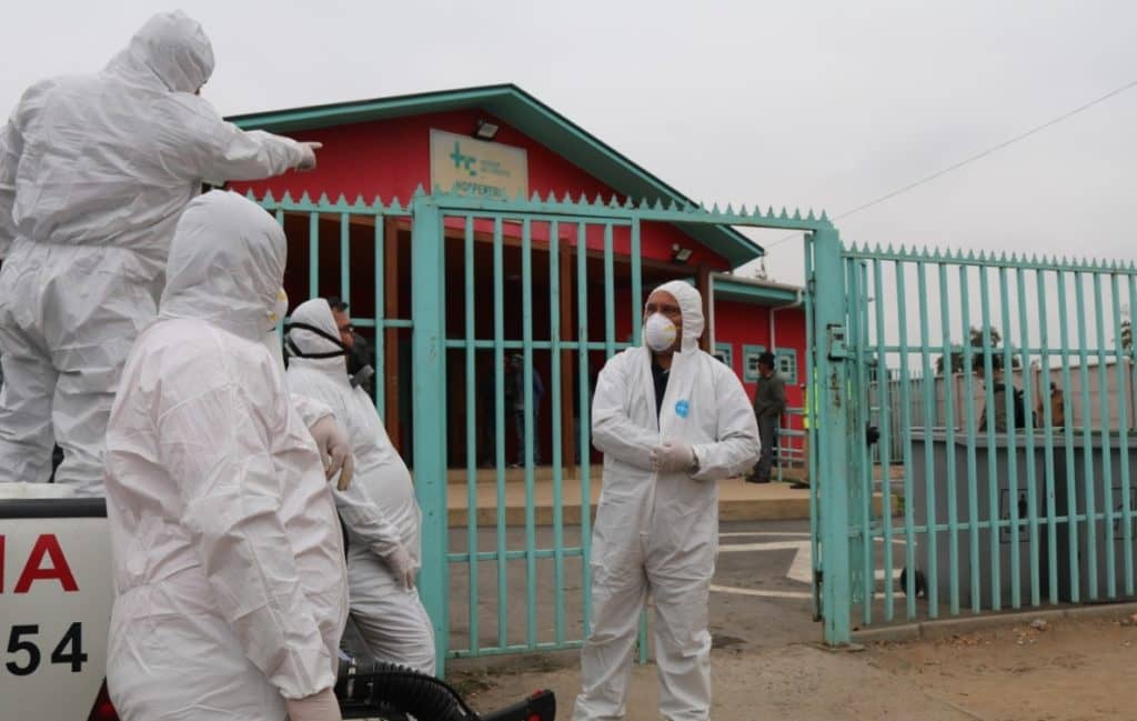Equipo de Emergencia del Municipio de Curicó sanitizó Hogar de Cristo y Centro de Día