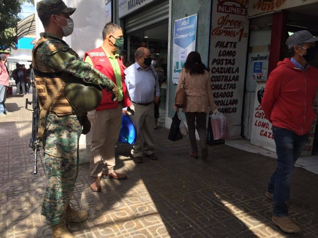 Inspectores municipales, militares y Carabineros fiscalizan uso de mascarillas y distancia social