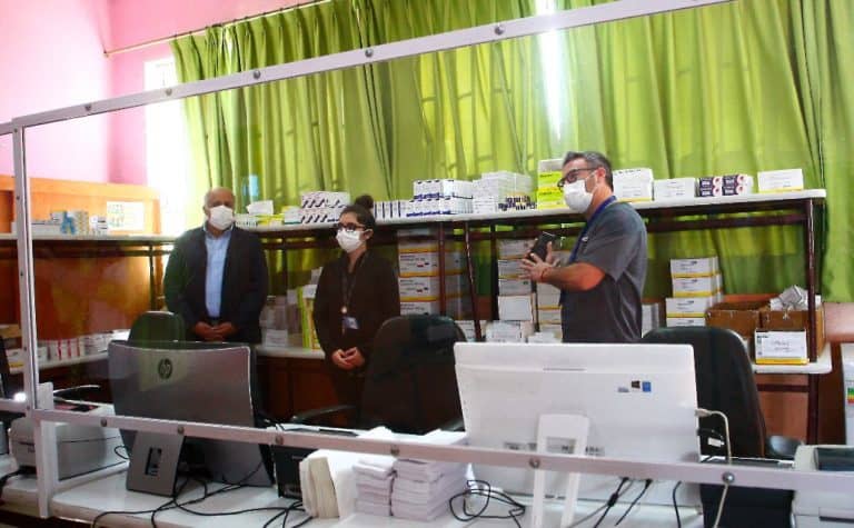 Pacientes crónicos del Cesfam Curicó Centro podrán retirar sus medicamentos en la Escuela Brasil