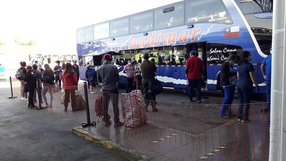 Rigurosa aduana sanitaria en Terminal de Buses de Curicó