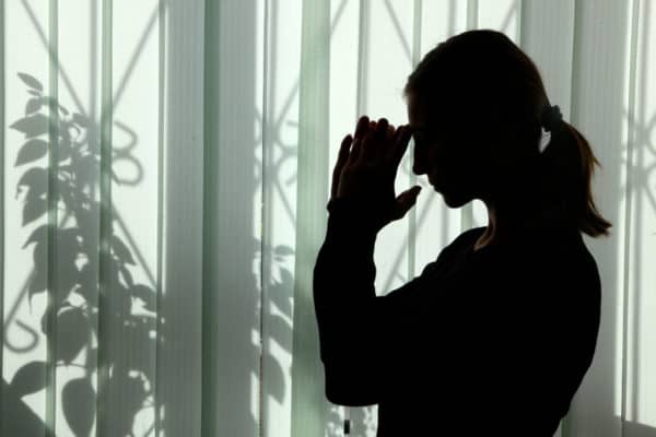 Madre hace llamado a las autoridades para internar a hija con esquizofrenia