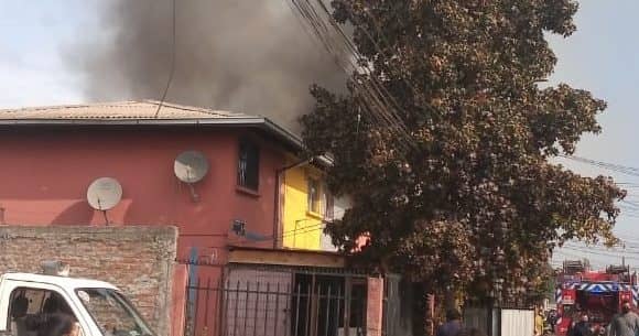 Incendio consume dos viviendas en Villa Santos Martínez