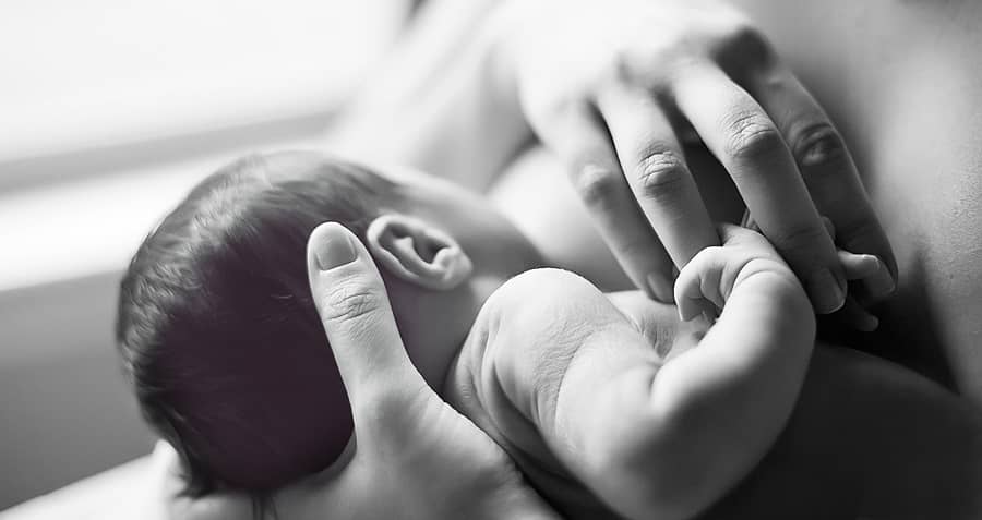 Experto aseguró que mujeres contagiadas con Covid-19 pueden realizar lactancia materna