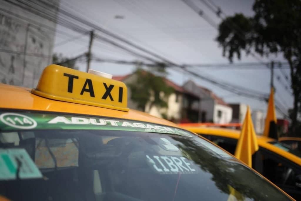 Conductor de radio taxi es asaltado en camino a Sarmiento