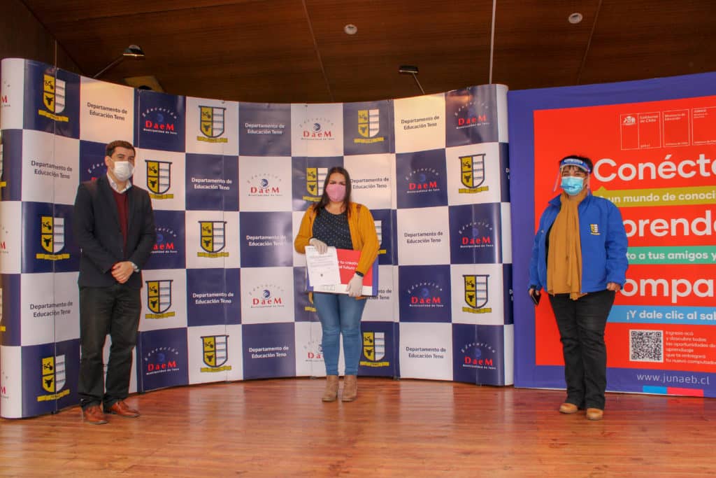 Programa “Me Conecto  para Aprender” beneficia a más de 300 alumnos de Teno