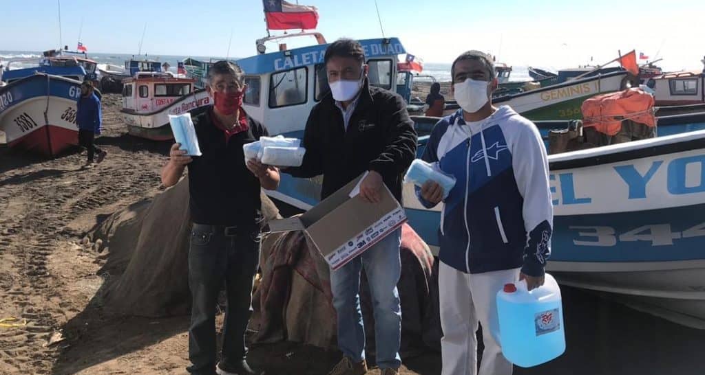 Pescadores de Duao recibieron mascarillas y alcohol gel