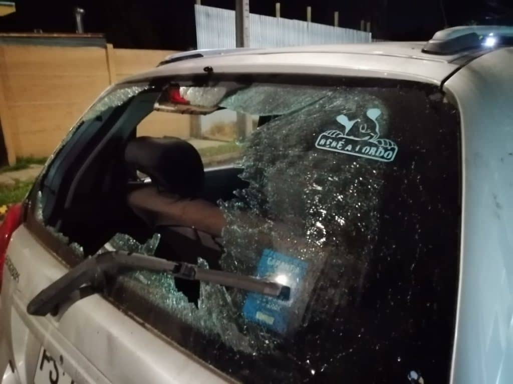 [FOTOS] Delincuentes destrozaron una decena de vehículos cerca de la Villa Futuro