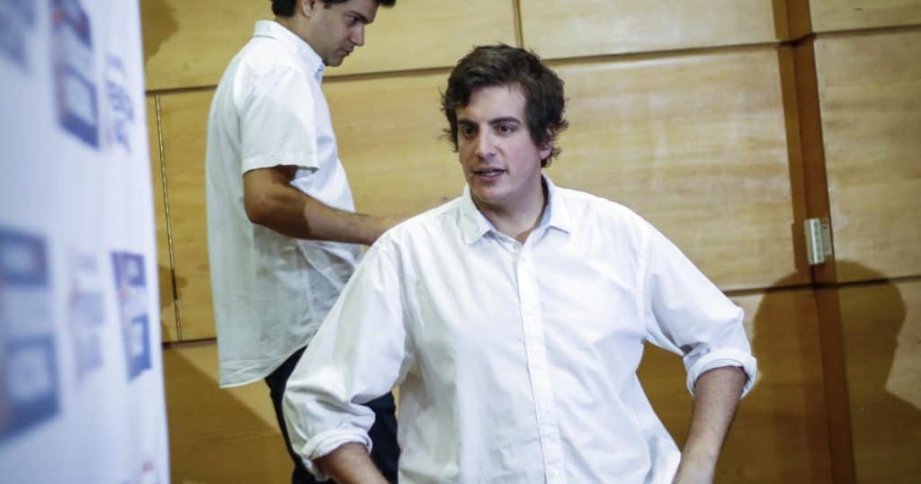 Diputado Schalper es acusado de mentir sobre aprobación de la rebaja de dieta parlamentaria