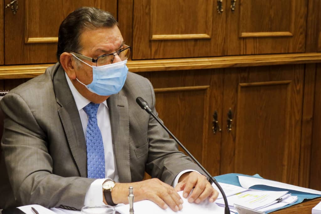 Colegio de Enfermeras y dichos de senador Quinteros: "Busca justificar su actuar irresponsable"