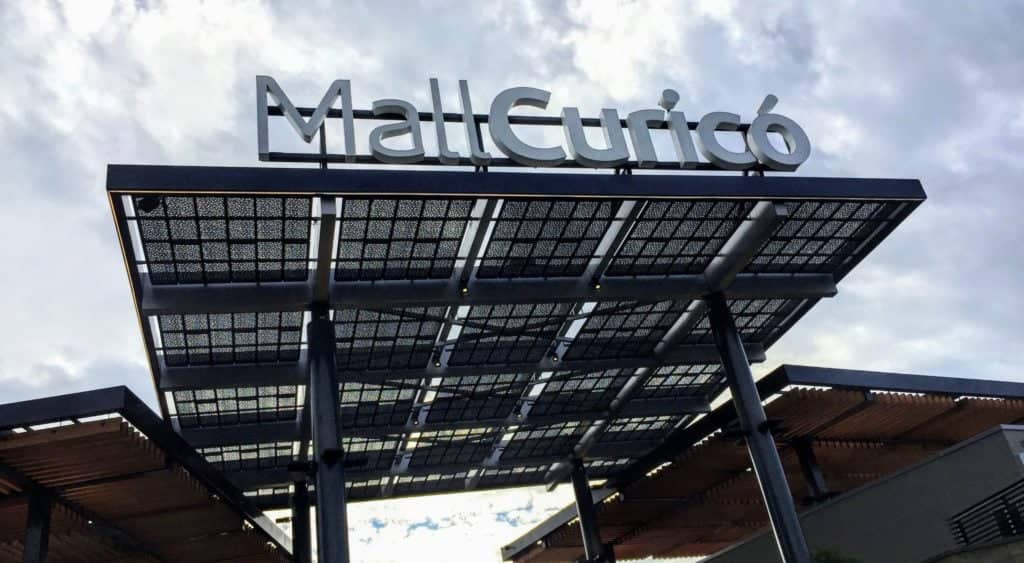 Mall Curicó deberá indemnizar a clientes por robo de camioneta en su estacionamiento