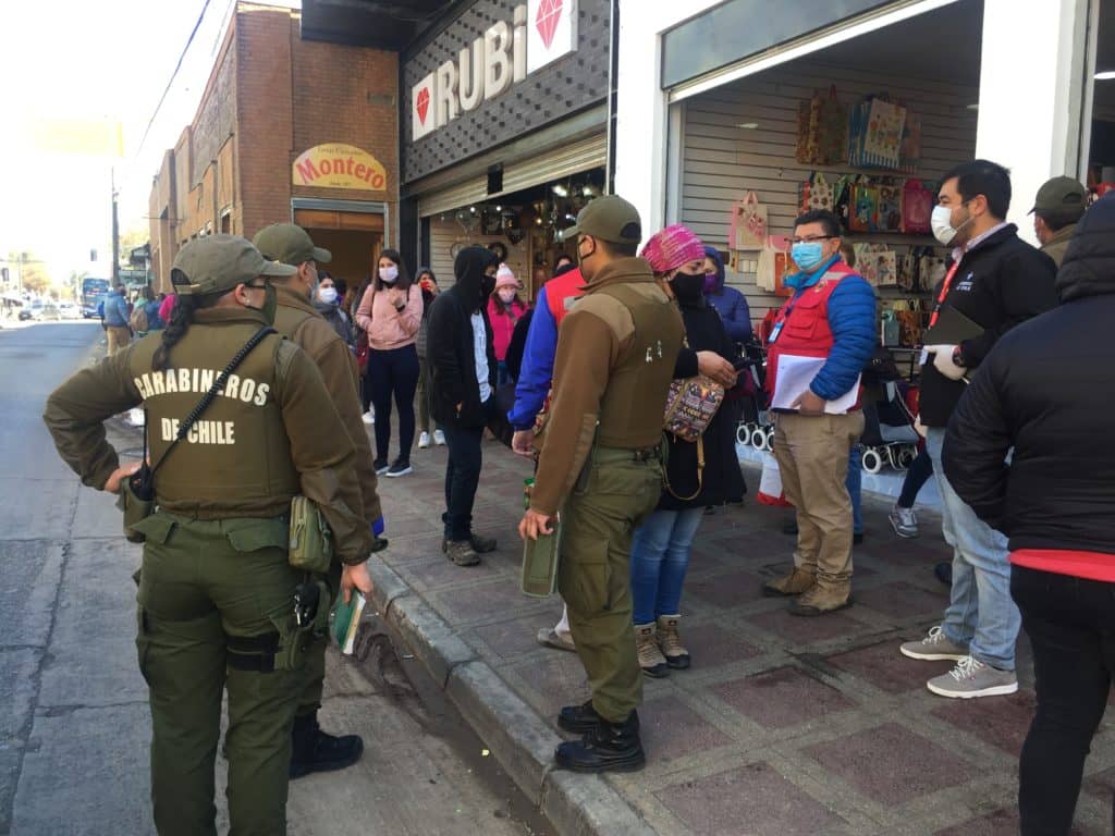Carabineros e inspectores municipales realizaron fiscalización en sector céntrico
