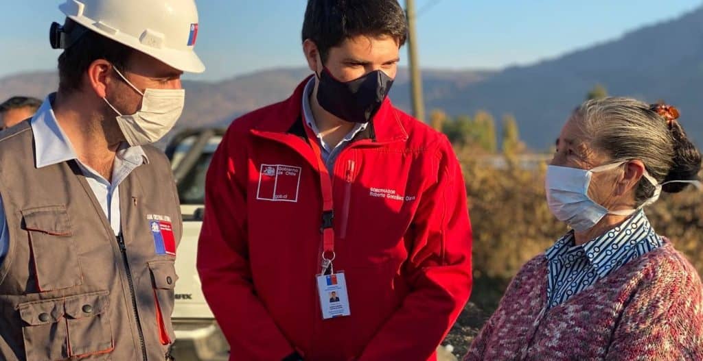 Autoridades visitaron obras de pavimentación y agua potable rural en Sagrada Familia
