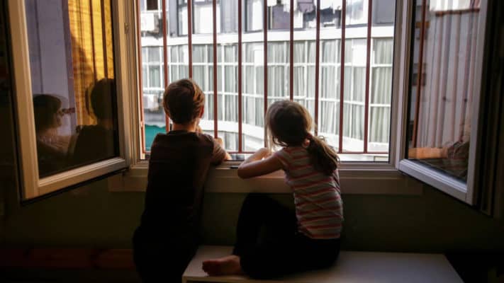 Expertos llaman a poner atención en el efecto de la pandemia en niños y adolescentes