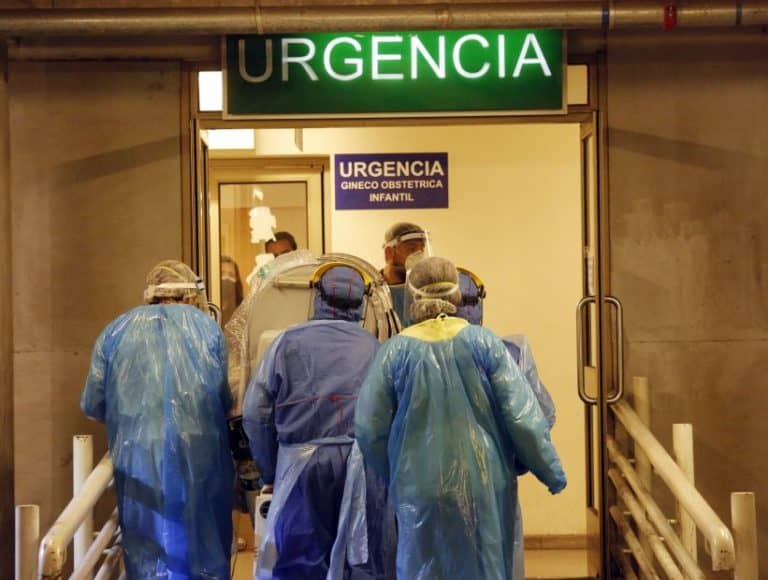 Trabajadores del Hospital de Curicó relataron su lucha contra el COVID-19