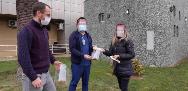 Instituciones educacionales entregaron 530 protectores faciales al Hospital de Curicó