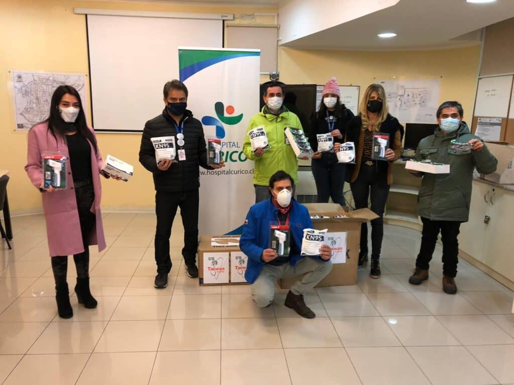 Entregan aporte para Hospital de Curicó de la comunidad taiwanesa en Chile