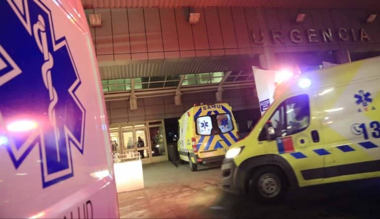 Trasladan a Santiago a adolescente hallado gravemente herido en Molina para someterse a cirugías reconstructivas