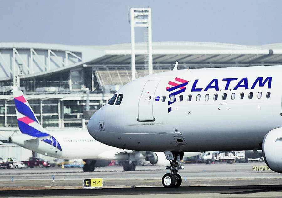 Latam desvinculó a 400 trabajadores y suma 4.000 despidos durante la pandemia