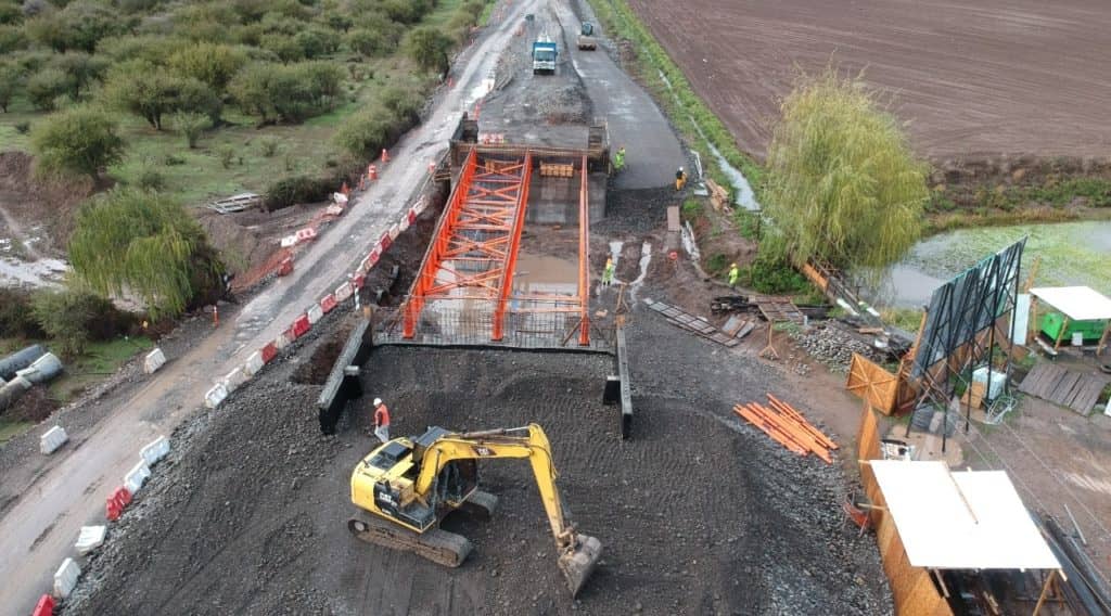 Moderno puente se construye en sector El Parrón