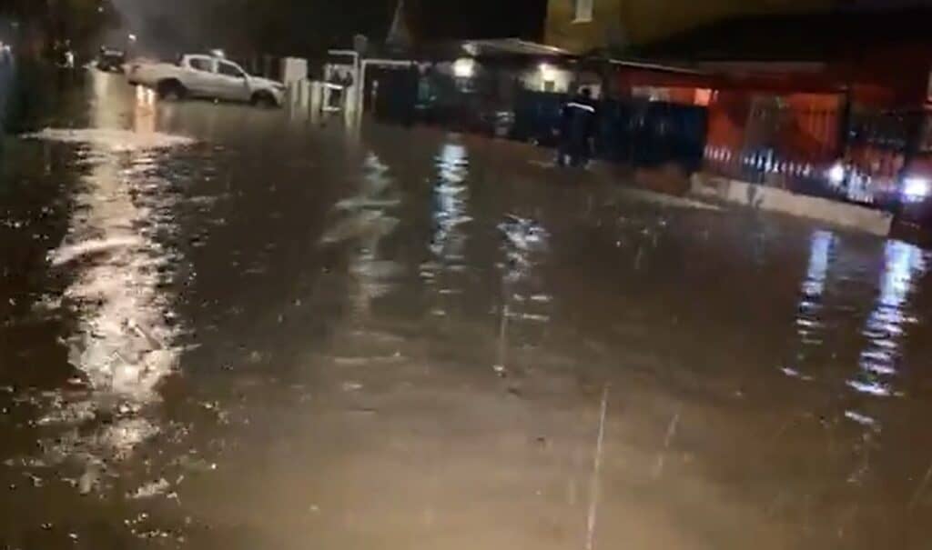 "Llueve a la antigua": Inundaciones afectan distintos puntos de la Región del Maule