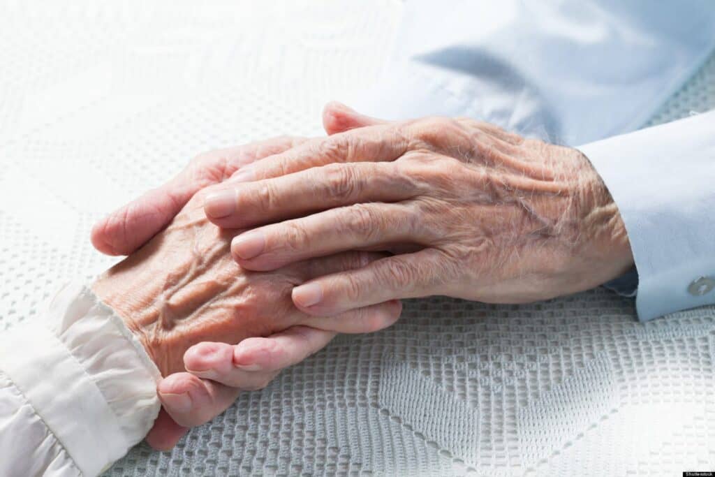 19 abuelitos de Fundación Las Rosas de Curicó contagiados por COVID-19