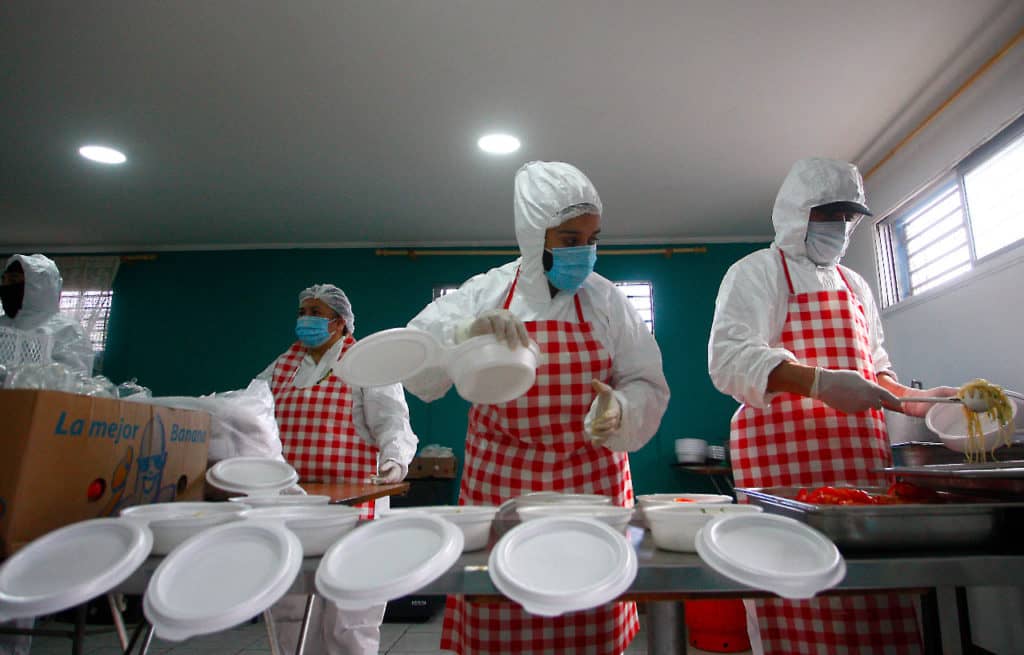 Cocinas solidarias comenzaron a funcionar en Curicó