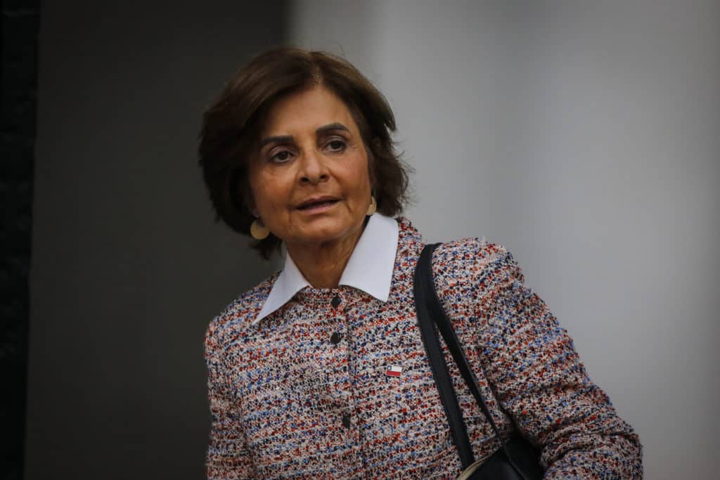 Subsecretaria Paula Daza inicia cuarentena preventiva por sospecha de contagio por COVID-19