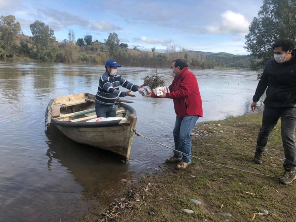Entregan apoyo a familias de sectores del ramal Talca-Constitución