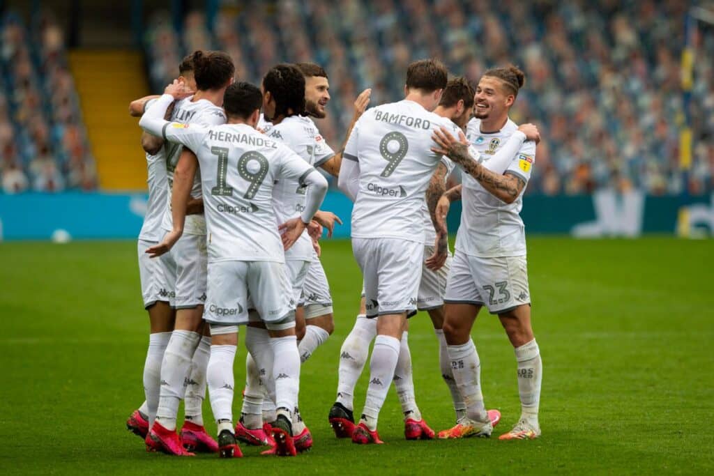 Leeds United de Bielsa sigue puntero tras golear en la Championship League