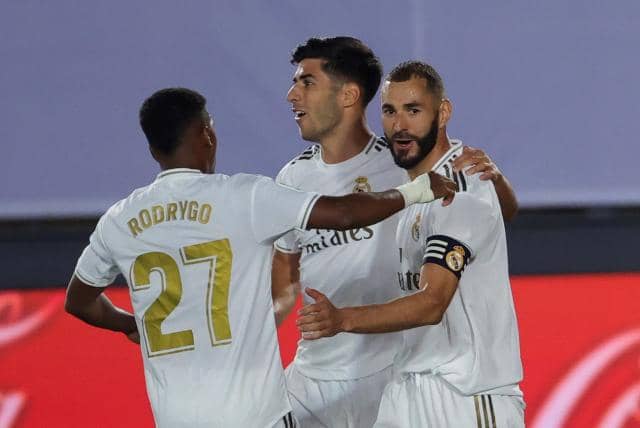 Real Madrid triunfó y vuelve a alejarse del Barcelona a tres fechas del final
