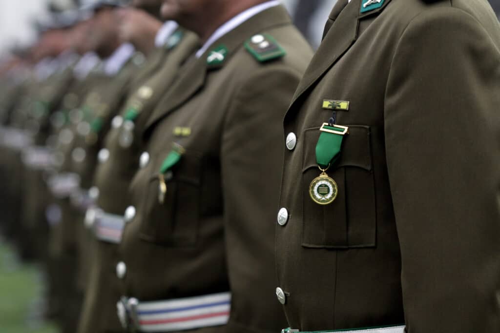 Carabinero es detenido por ocultamiento de placas patentes en control carretero