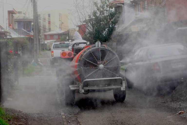 Municipio retomó sanitizaciones en las calles de Curicó tras las intensas jornadas de lluvia