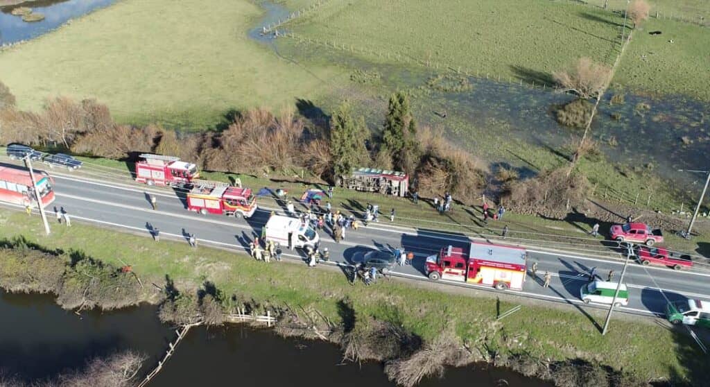 Choque entre ambulancia y un bus deja al menos 18 lesionados en Arauco