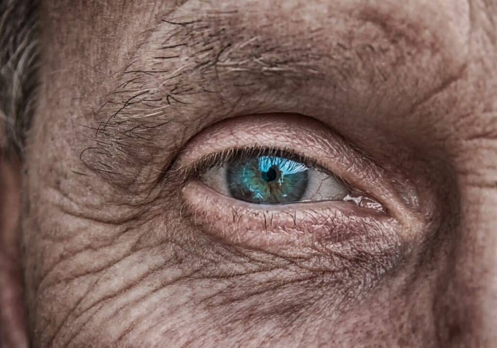 Detectar alzhéimer precoz mirando los ojos