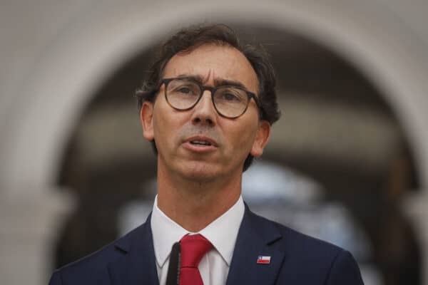 Ministro de Educación: "Cerrarle la puerta a esos establecimientos que quieren y pueden volver a funcionar sería un error"