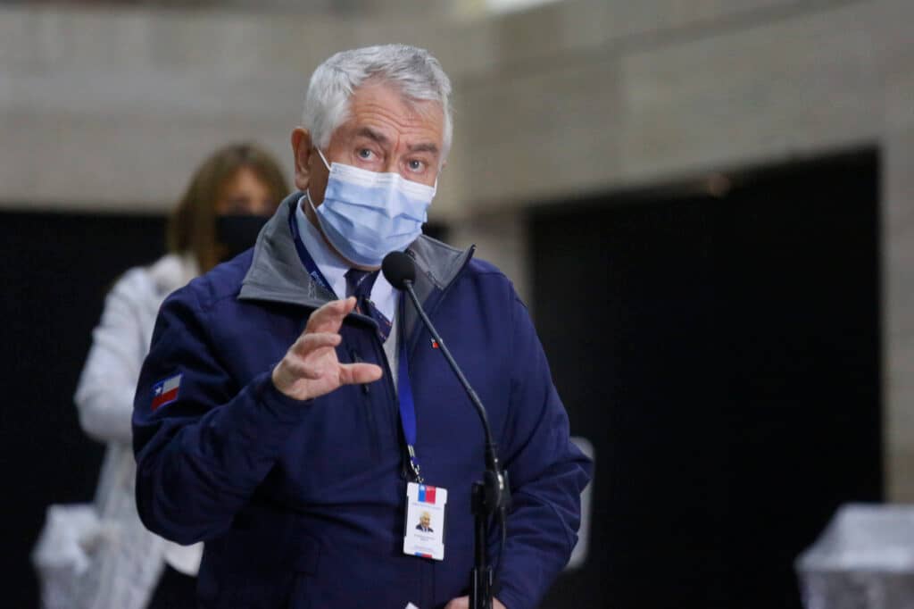 Ministro París y paro de camioneros: "Ambulancias han tenido que desviarse de su ruta"