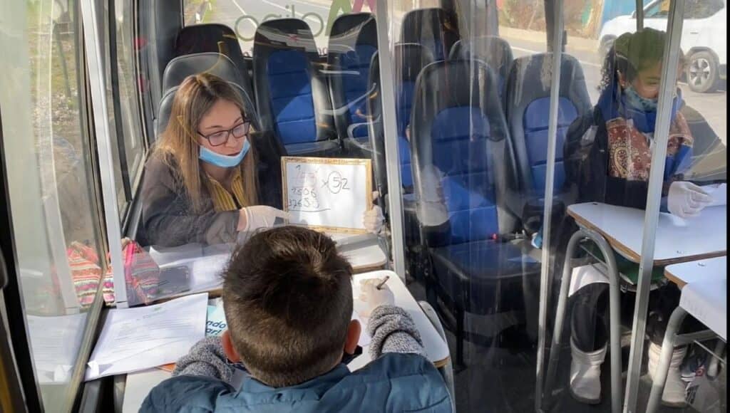 Bus educativo de Molina comenzó a impartir clases en sectores rurales de la comuna
