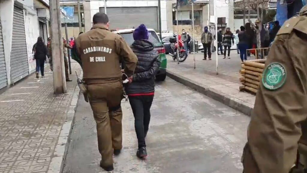 Carabineros detuvo a dos sujetos por desórdenes en calle Mónica Donoso de Curicó