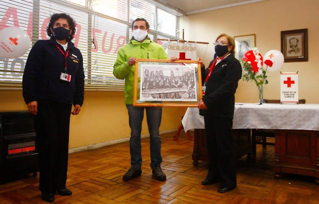 Municipalidad de Curicó homenajeó a filial de la Cruz Roja en su centenario