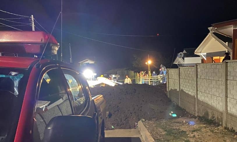 Bomberos de Constitución rescató cuerpo de trabajador fallecido en desplazamiento de tierra
