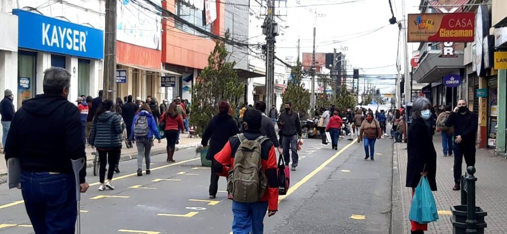 Comerciantes ambulantes de calle Peña aprueban nueva ubicación en Paseo Prat de Curicó