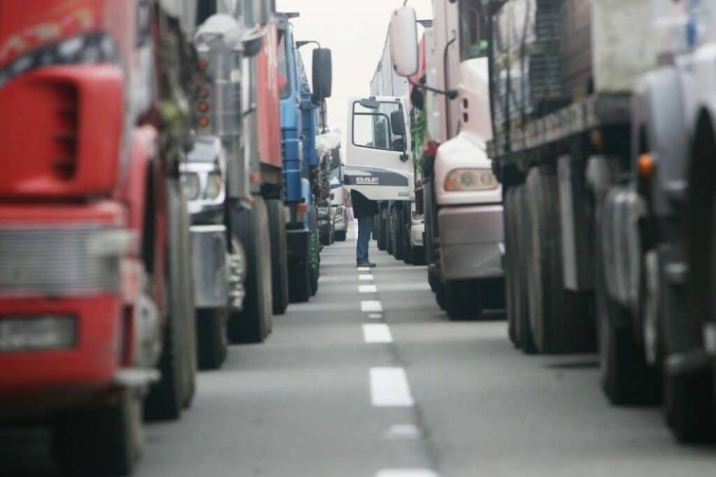 Camioneros golpean la mesa y amenazan al Gobierno con paro nacional que podría afectar abastecimiento