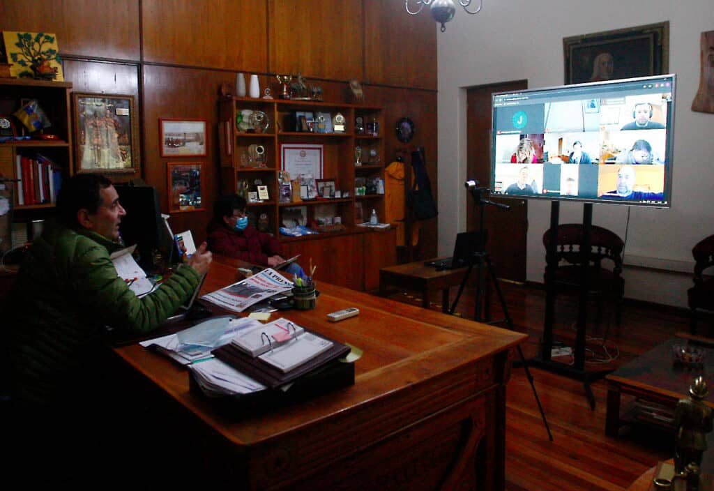 Municipio de Curicó comenzó a agendar audiencias virtuales con alcalde Javier Muñoz