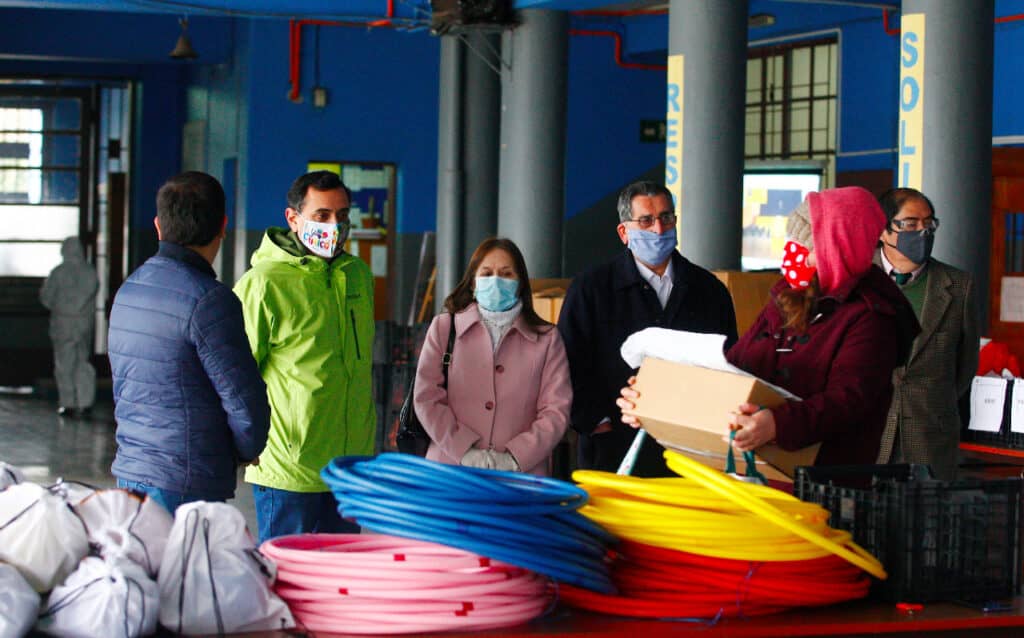 Municipalidad de Curicó supervisó entrega de implementos para Escuela Ernesto Castro