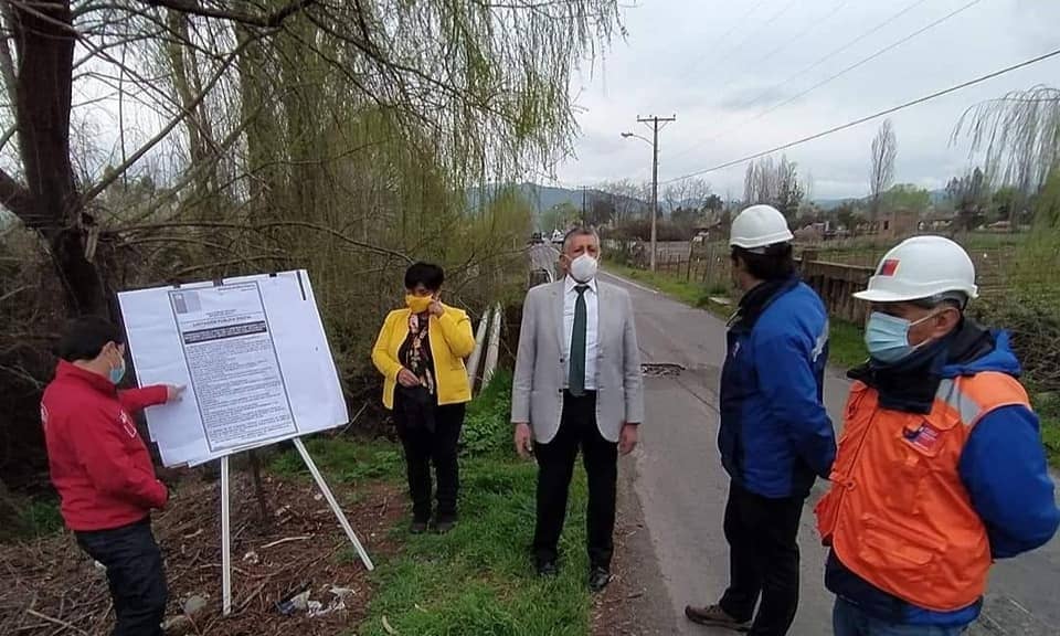 Alcalde de Rauco anunció reposición de puente en El Plumero y pavimentación del camino El Mirador de Quilpoco